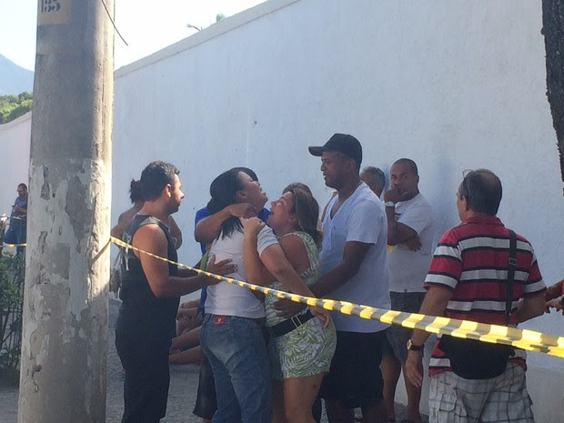 Familiares da vítima estavam no local (Foto: Matheus Rodrigues/G1)