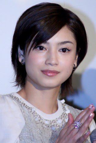 常盤貴子 平愛梨 映画 世紀少年 第2章 最後の希望 舞台あいさぼ Span 人气idol写真 日尚大学园