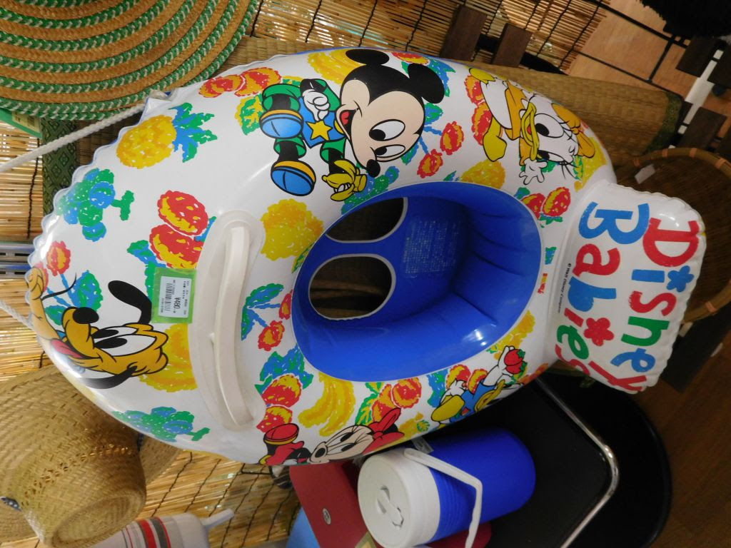 ディズニーの浮き輪いかがですか サンタ販売価格４８０円 税 スマイルサンタ長野南バイパス店 長野南バイパス店 ﾘｻｲｸﾙｼｮｯﾌﾟ スマイルサンタ