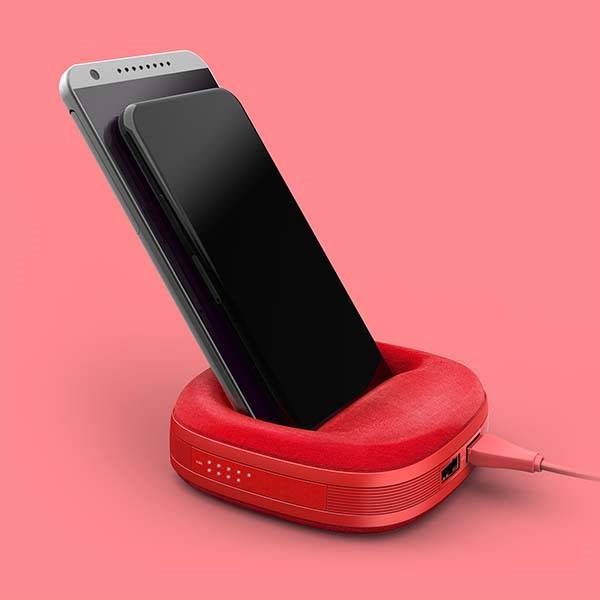 Huggl Concept Wireless Charging Station Works as a Power