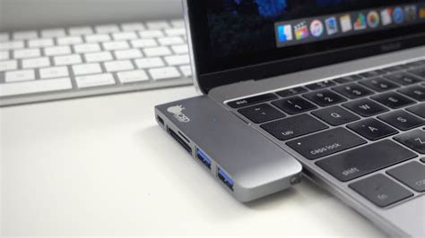 Mit dem 2 m langen usb‑c ladekabel kannst du deinen mac aufladen oder geräte. Best USB-C Adapter for Apple 12 Inch Macbook - YouTube