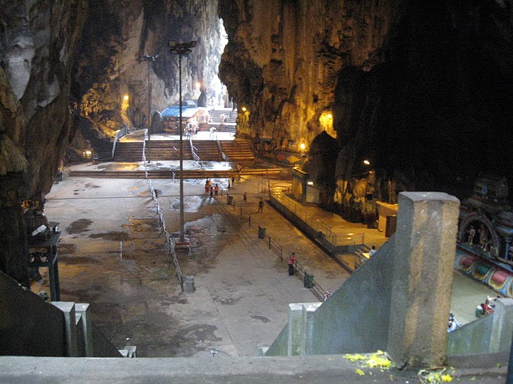http://upload.wikimedia.org/wikipedia/commons/8/8d/Batu_Caves1.jpg
