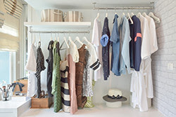 見せる収納でスッキリオシャレ クローゼットがない部屋の洋服収納術 手軽にレンタル あるる
