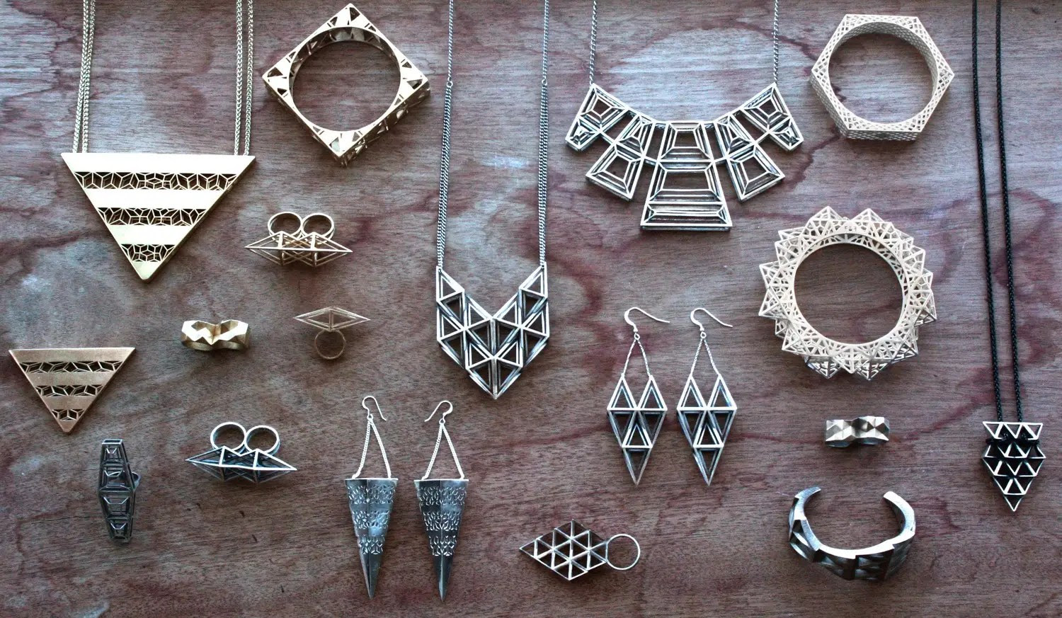 Women jewelry hanging earrings necklace bracelet 