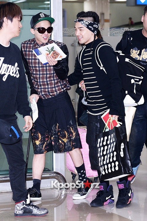 Bigbang G Dragon Solの空港ファッション 大阪公演終え帰国 G Dragonは捻挫で杖 写真8枚 写真 Kpopstarz 日本語版