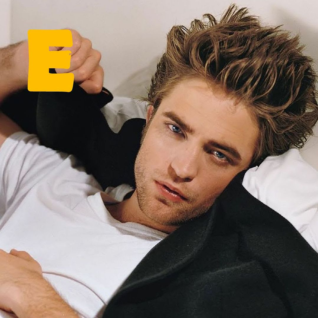  photo HappyNewYear2017.RobertPattinson 8.jpg