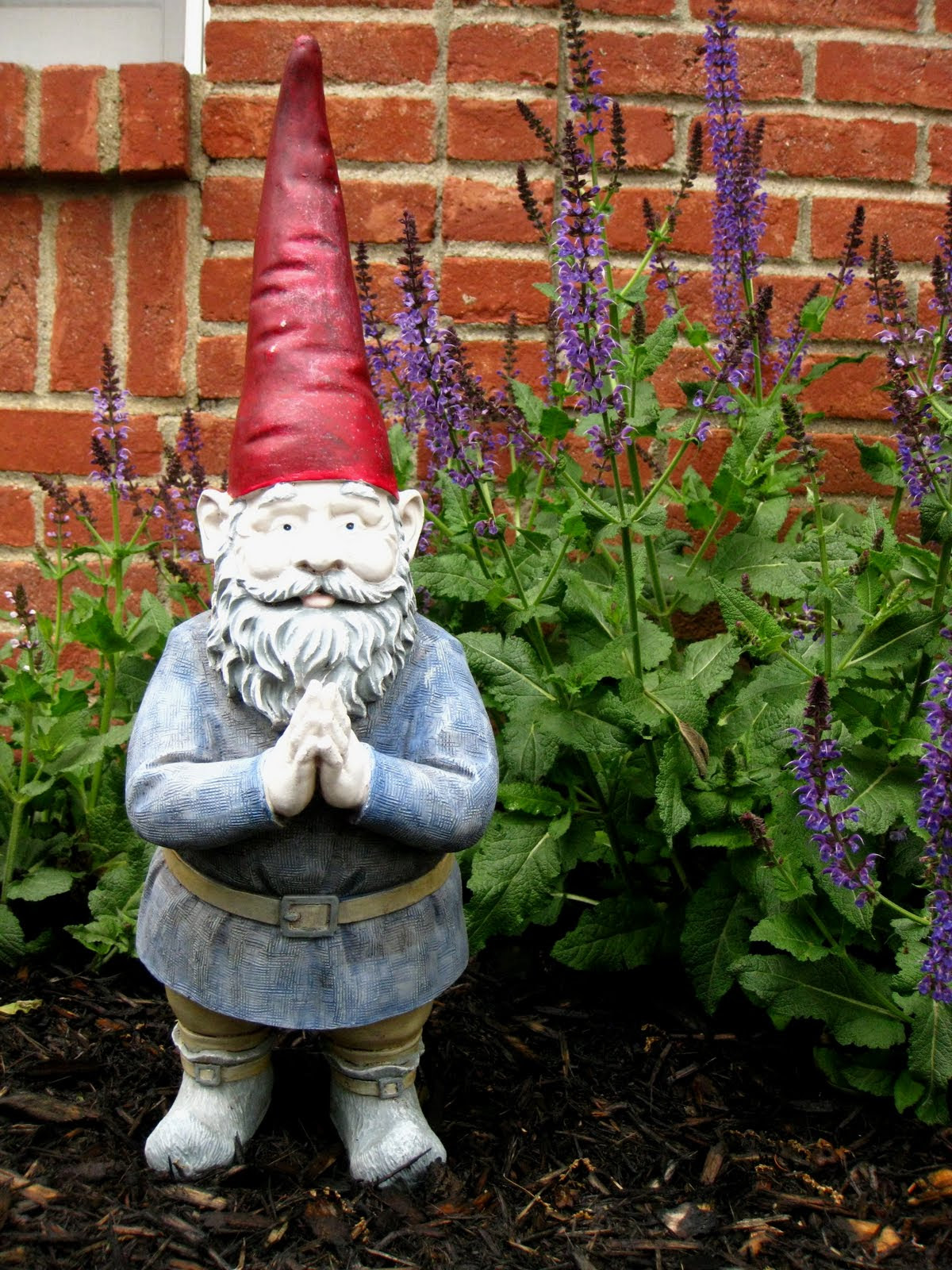Evil Garden Gnomes-kellybarnhill.files.wordpress.com