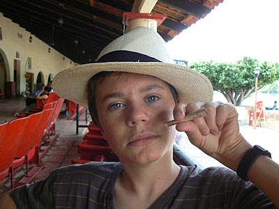 paul fume des pesos.jpg