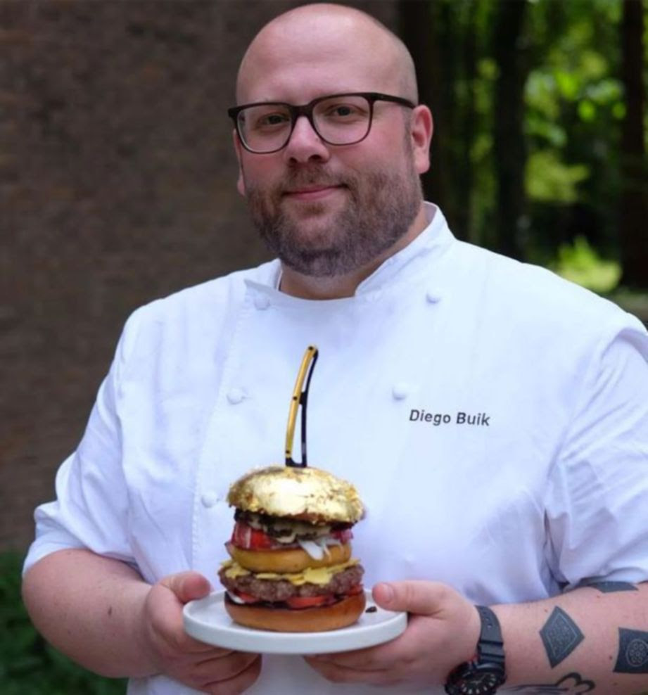 Chef cipta rekod hasilkan burger paling mahal di dunia dengan harga RM9800
