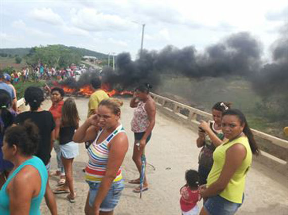 População protestou contra a libertação do suspeito 