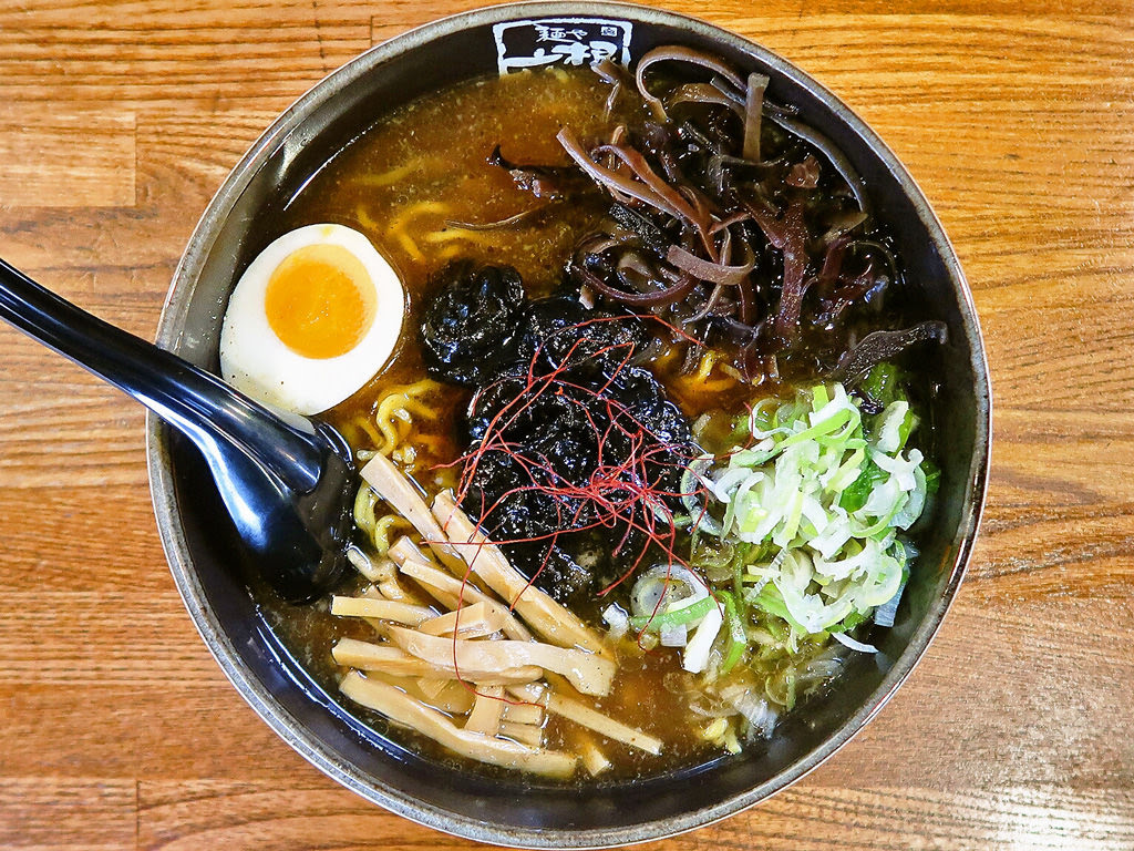 麺や 六根 黒い激辛ホルモン 醤油ラーメン 札幌ラーメンブログ