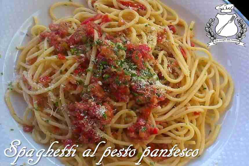 Spaghetti al pesto pantesco