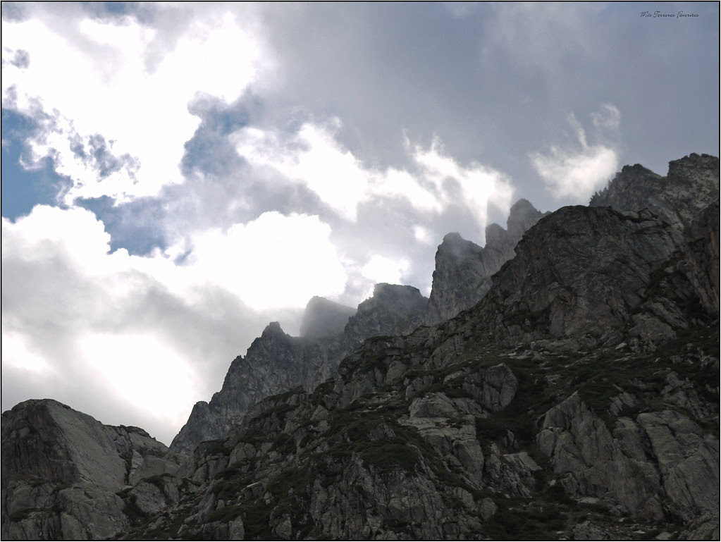 AGUJAS GRANITICAS DE ARTOUSTE DESDE LARRIBET