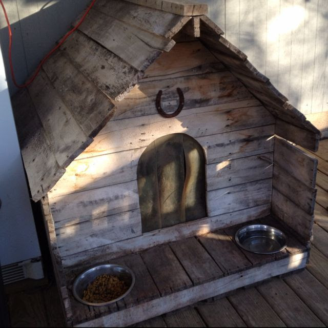 How to build a dog house with pallets