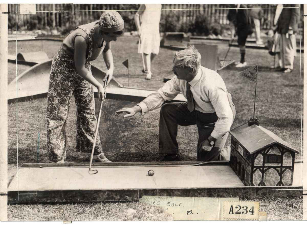 http://www.crazygolfmuseum.info/images/history/herne%20bay%201930s.jpg