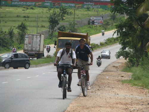 Ramnagram_Cycling_Men_at_work