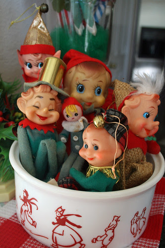 Bowl 'o' Elves by Calsidyrose