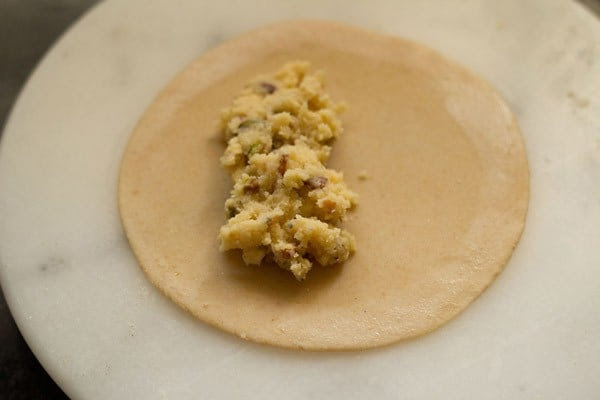 add gujiya stuffing