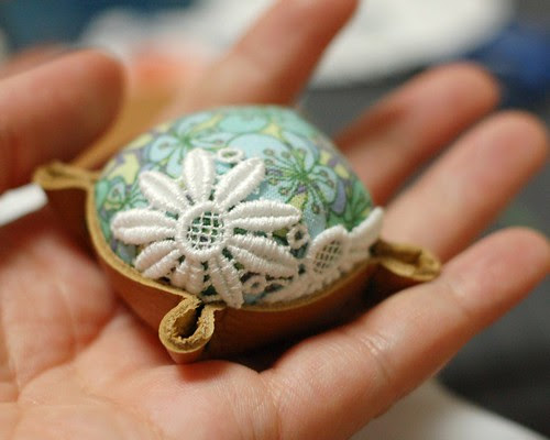 How to make a leather bottom pincushion 18