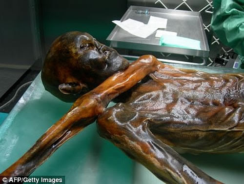 http://www.greenpacks.org/wp-content/uploads/2008/11/oetzi-the-mummified-iceman-1.jpg