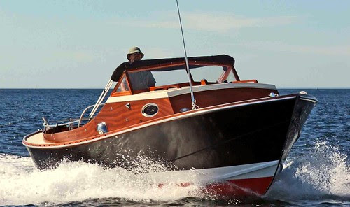 Modern motor boat designs and plans (Open Library)