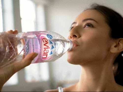 道端ジェシカ Evian Cm Photo