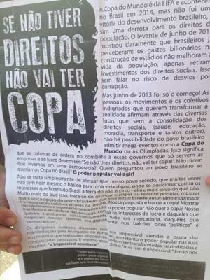 Manifesto foi lido pelo grupo (Foto: Tatiana Santiago/G1)