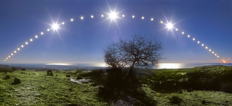 Tyrrhenian Sea and Solstice Sky - Credit & Copyright: Danilo Pivato - 2005
