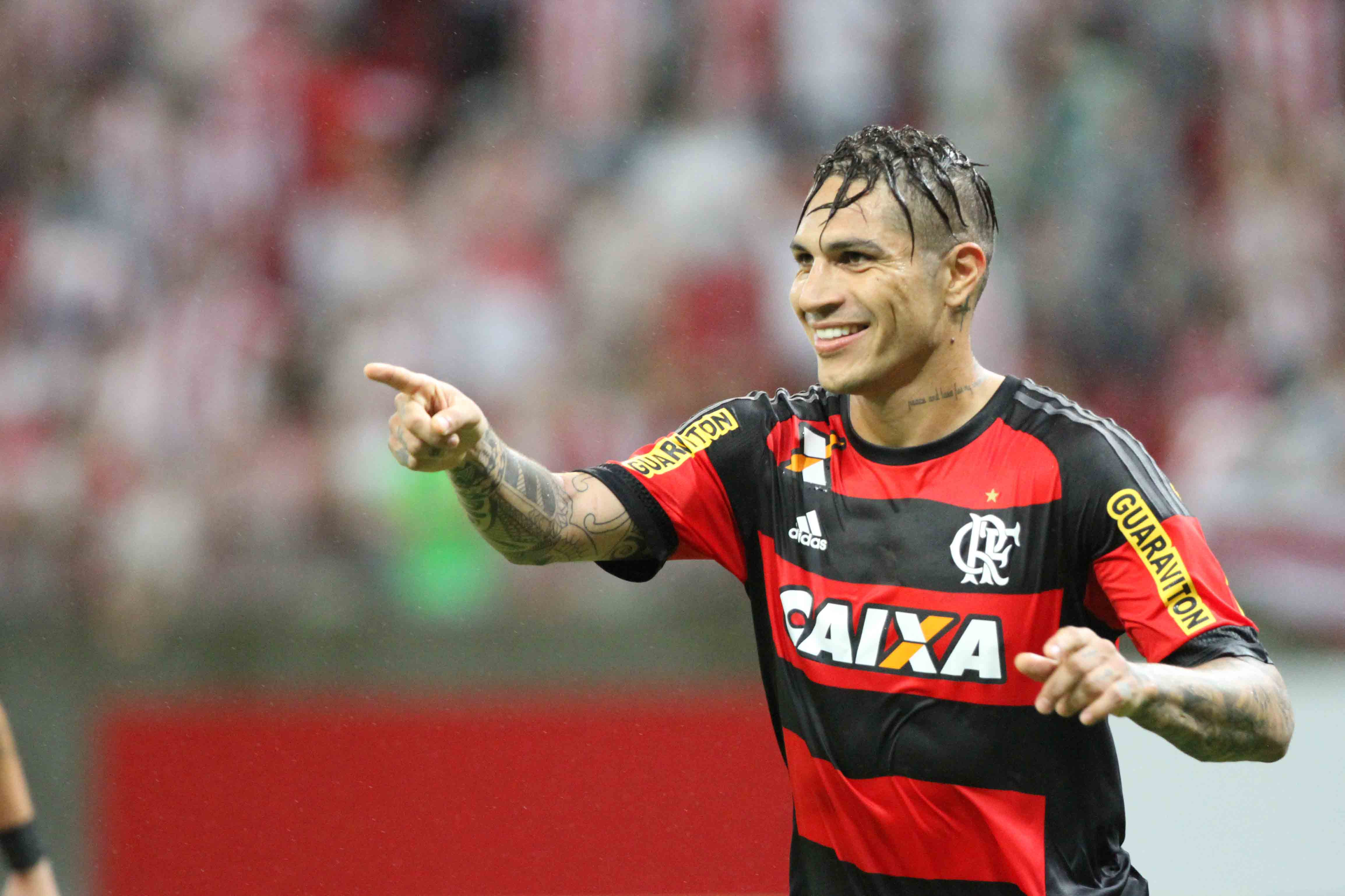 "O Guerrero chegou" peruano vira funk já ap³s segundo jogo pelo Fla