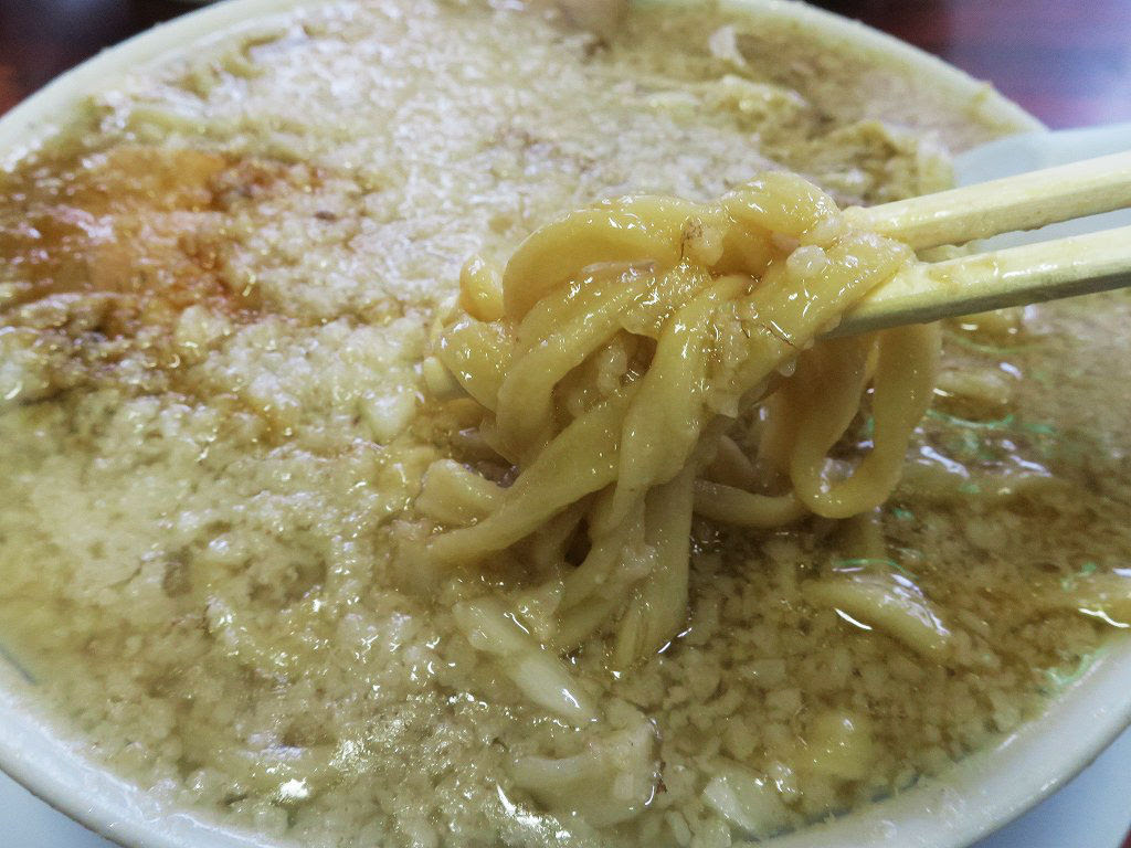 背脂と極太麺のド迫力 燕系背脂ラーメンの元祖 杭州飯店 はラーメン好きなら一度は食べるべき ぐるなび みんなのごはん