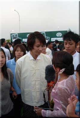 Myanmar Singer Sai Sai Kham Hlaing at Myanmar Academy Awards Ceremony for 2008 Photo