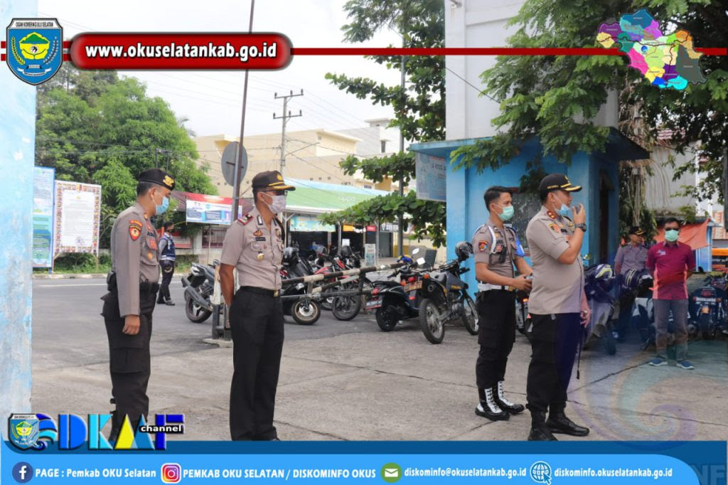 KAPOLRES OKU SELATAN PIMPIN LANGSUNG KEGIATAN PENYEMPROTAN KAPOLRES OKU SELATAN PIMPIN LANGSUNG KEGIATAN PENYEMPROTAN