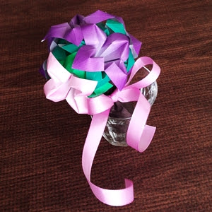 折り紙で手作りプレゼント 中級 可愛い花と葉の折り方 立体的な花束の作り方 知恵の小袋