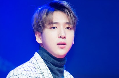 Foto: Pujian dari sutradara 'Closing My Eyes', Untuk akting Baro http://ift.tt/20kt43r - Berita Terkini Baro Terbaru Hari Ini -Baro B1A4 saat ini sedang sibuk dengan proses syuting film terbarunya yang berjudul "Closing My Eyes". Di film ini, Baro berperan sebagai seorang penyanyi jalanan yang buta. Ini terlihat dari beberapa cuplikan foto adegan yang dirilis oleh tim produksi. 