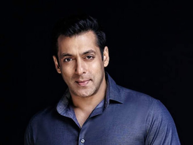 Fans outside Salman's apartment in Bandra