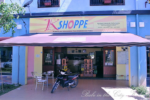 Hatter's Cafe & Bakerie - shop front