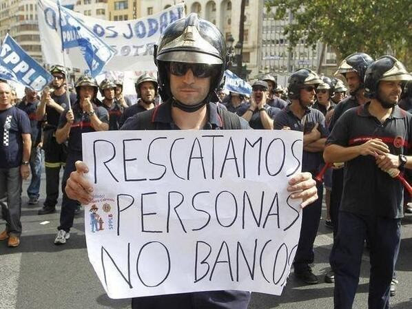 Bomberos apoyando