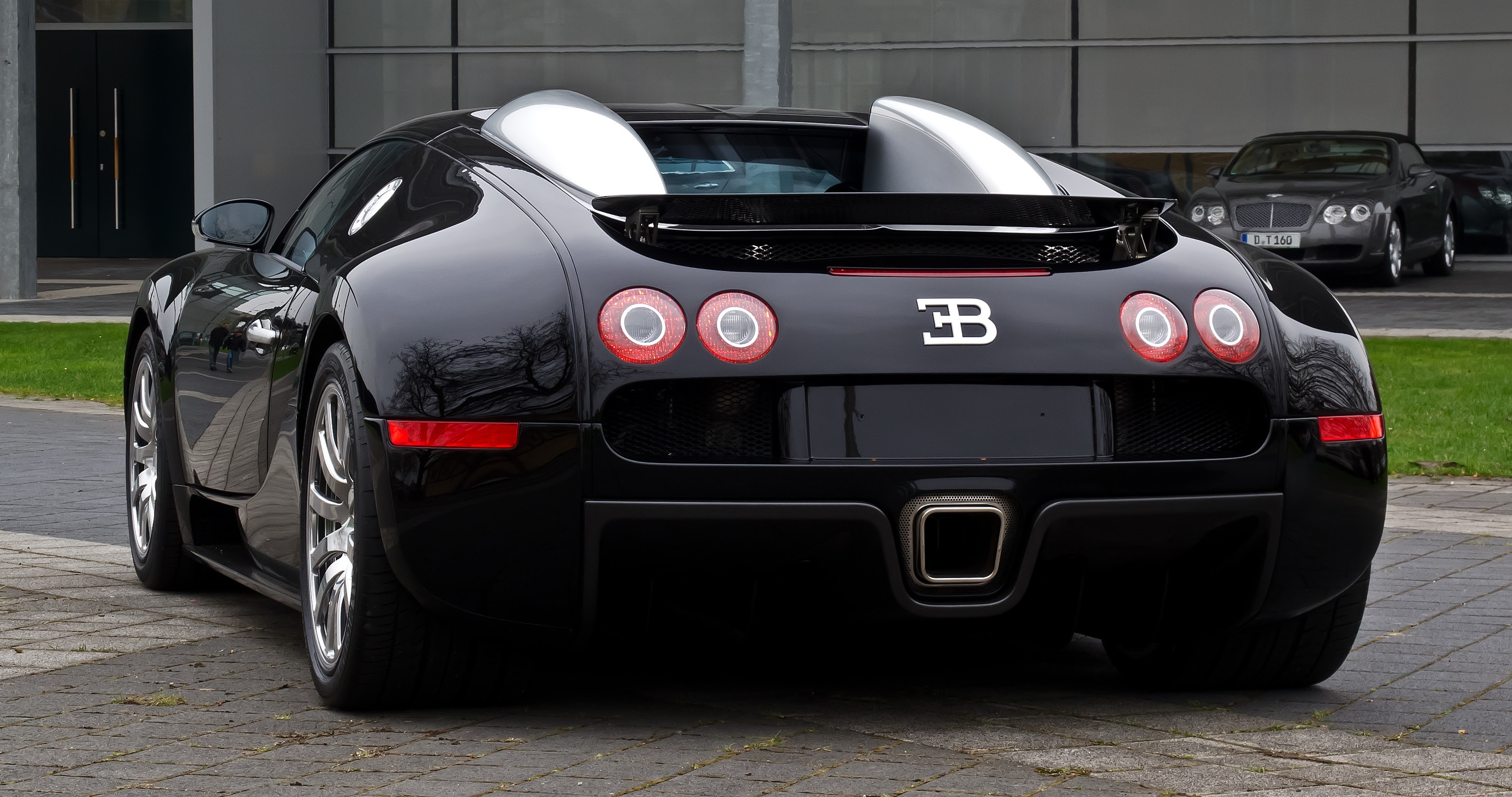 Bugatti Veyron Wallpapers Images Photos Pictures Backgrounds