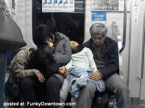 Posisi Tidur Paling Lucu