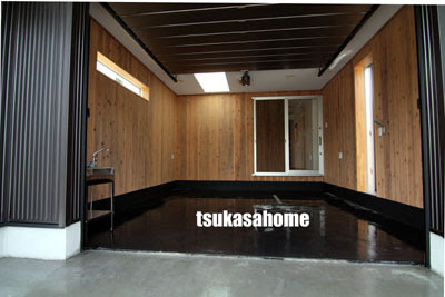 かっこいい平屋建てガレージハウス 注文住宅 中庭のある平屋建て住宅