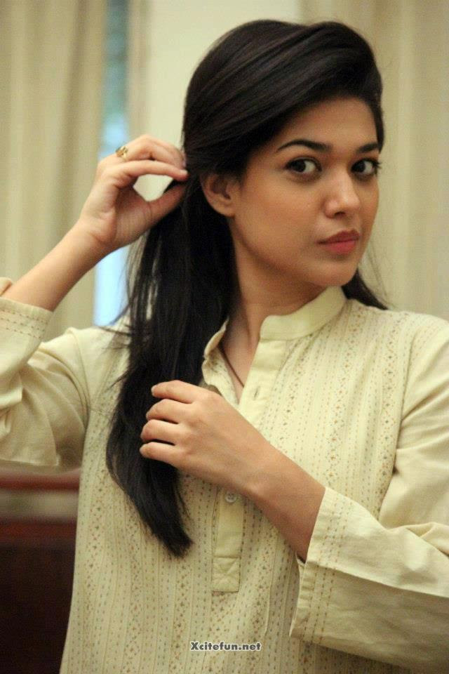 TV Actress VJ Sanam Jung Cute Photos
