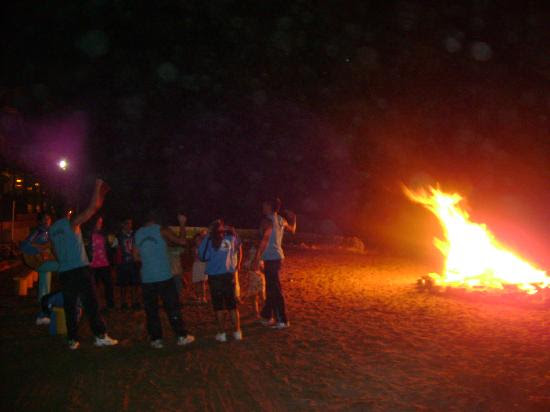 http://media-cdn.tripadvisor.com/media/photo-s/01/0d/36/ee/fogata-happy-club.jpg