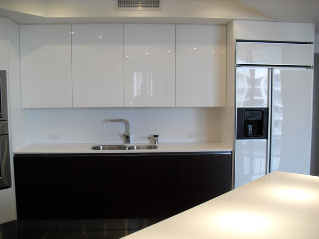 HIGH GLOSS WHITE & DARK WOOD KITCHEN - modern - kitchen - miami 