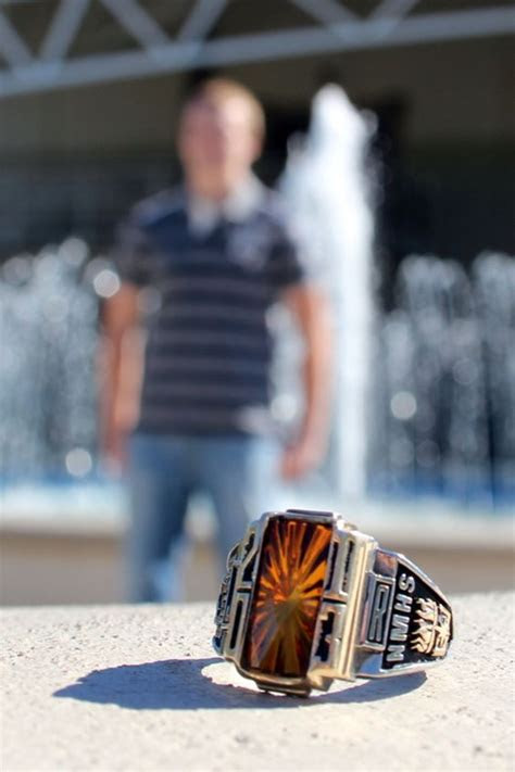 fun senior year picture ideas describing