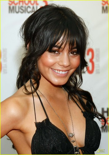 vanessa hudgens hot cleavage