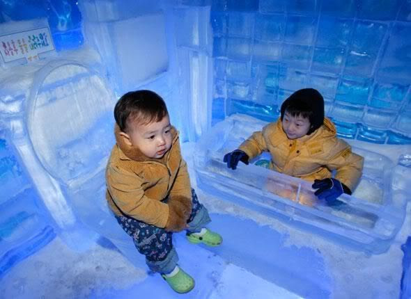 http://i1127.photobucket.com/albums/l624/jexgill/Stange%20Toilets/Toilet_Around_the_World_12.jpg