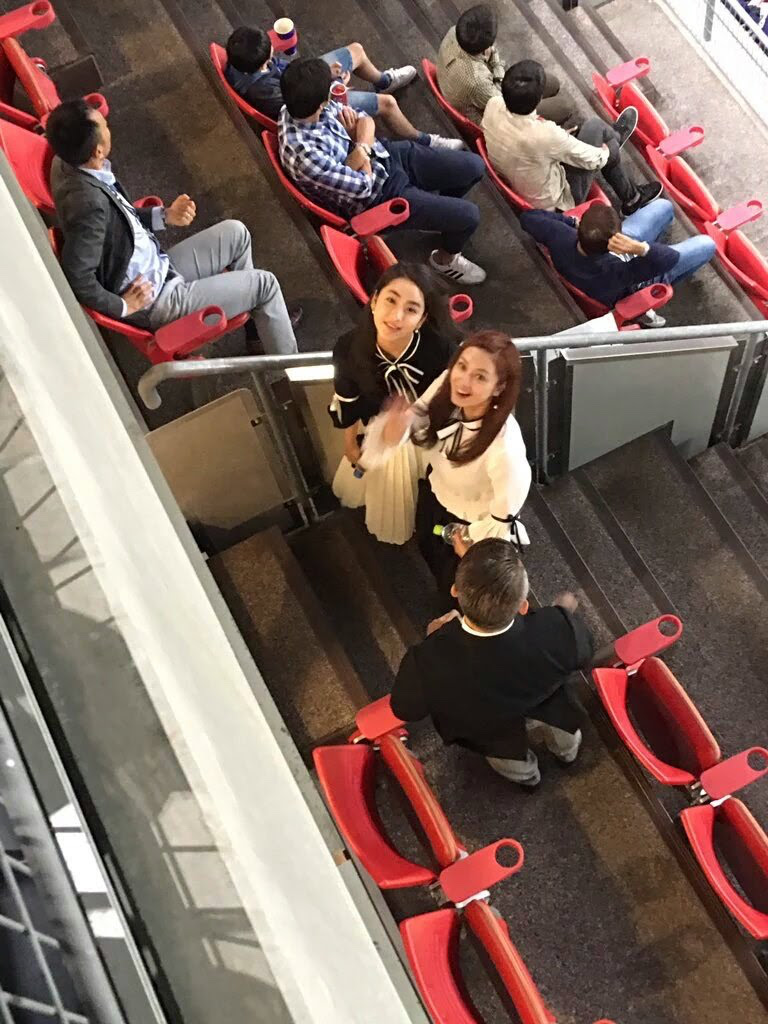 ゆる芸能まとめ 芸能 サッカー 平愛梨 アモーレ 長友のアシストに歓喜 大親友の三瓶と抱き合って喜ぶ 妹の平祐奈も豊スタで観戦 画像あり