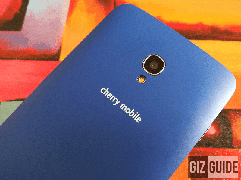 The 8 MP autofocus main camera behind