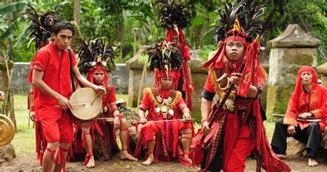 Sinopsis novel gadis tak bernasab. â5 Ritual Adat Suku Minahasa ini Jadi Suguhan Unik di Manado