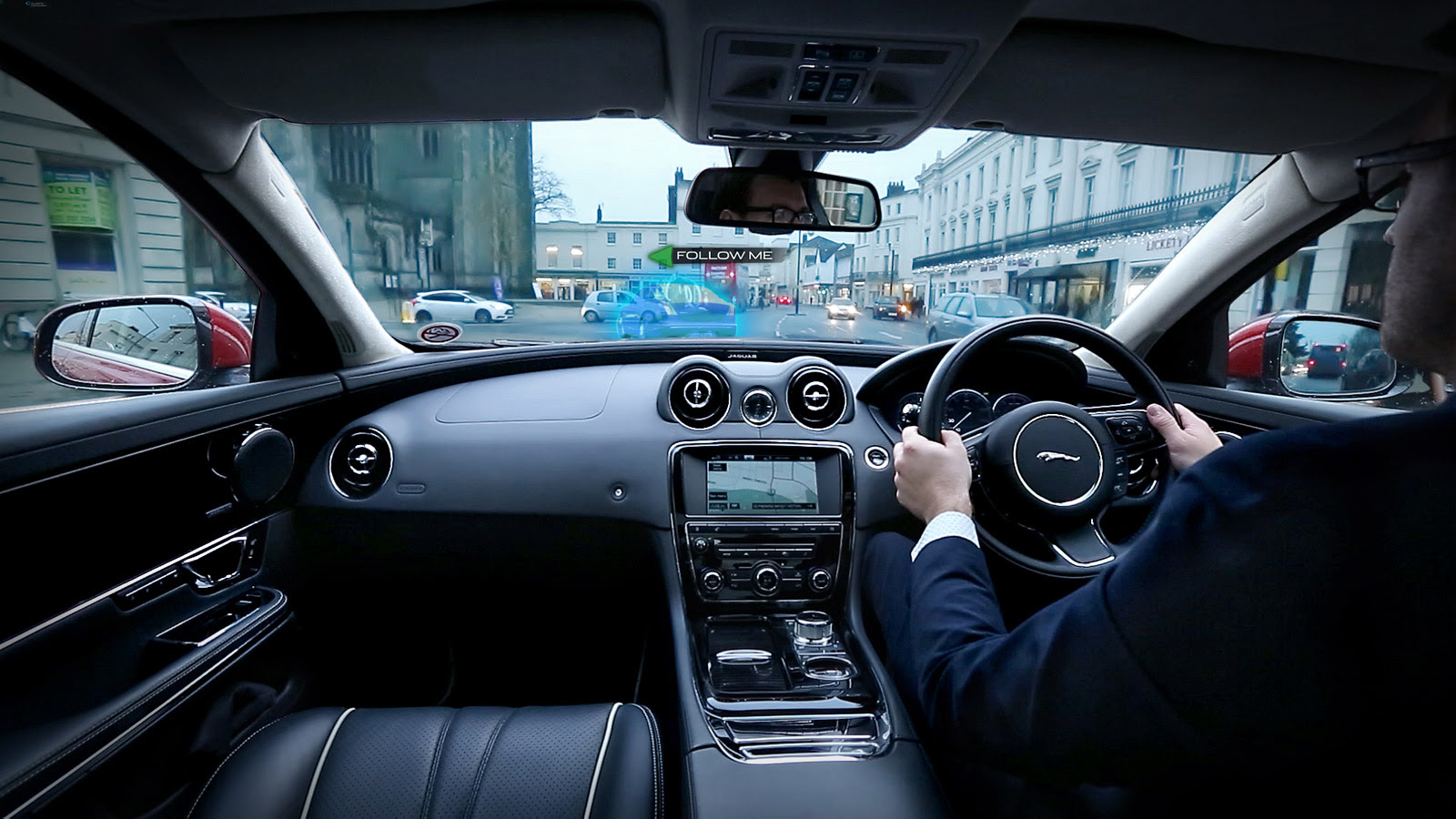 Jaguar Land Rover 360 Virtual Urban Windscreen transparent pillar technology